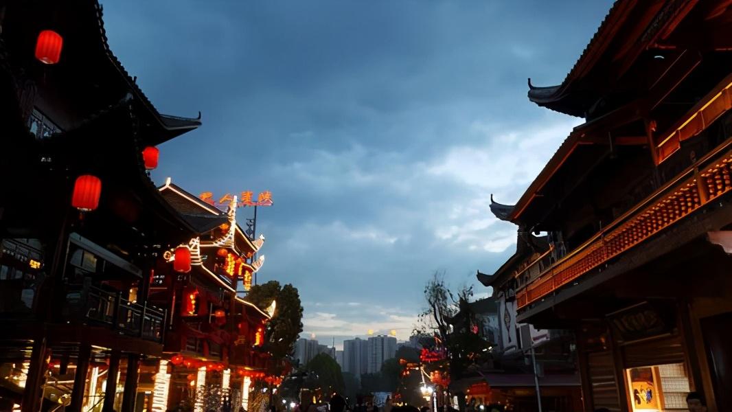 新澳门生肖走势图分析,数据评估设计_IFP50.100车载版