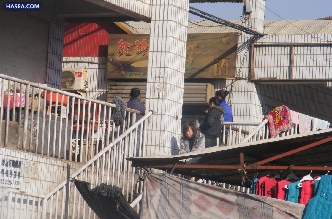 关于奎屯最新红灯区的敏感探讨与法律道德问题探究,警惕涉黄风险。