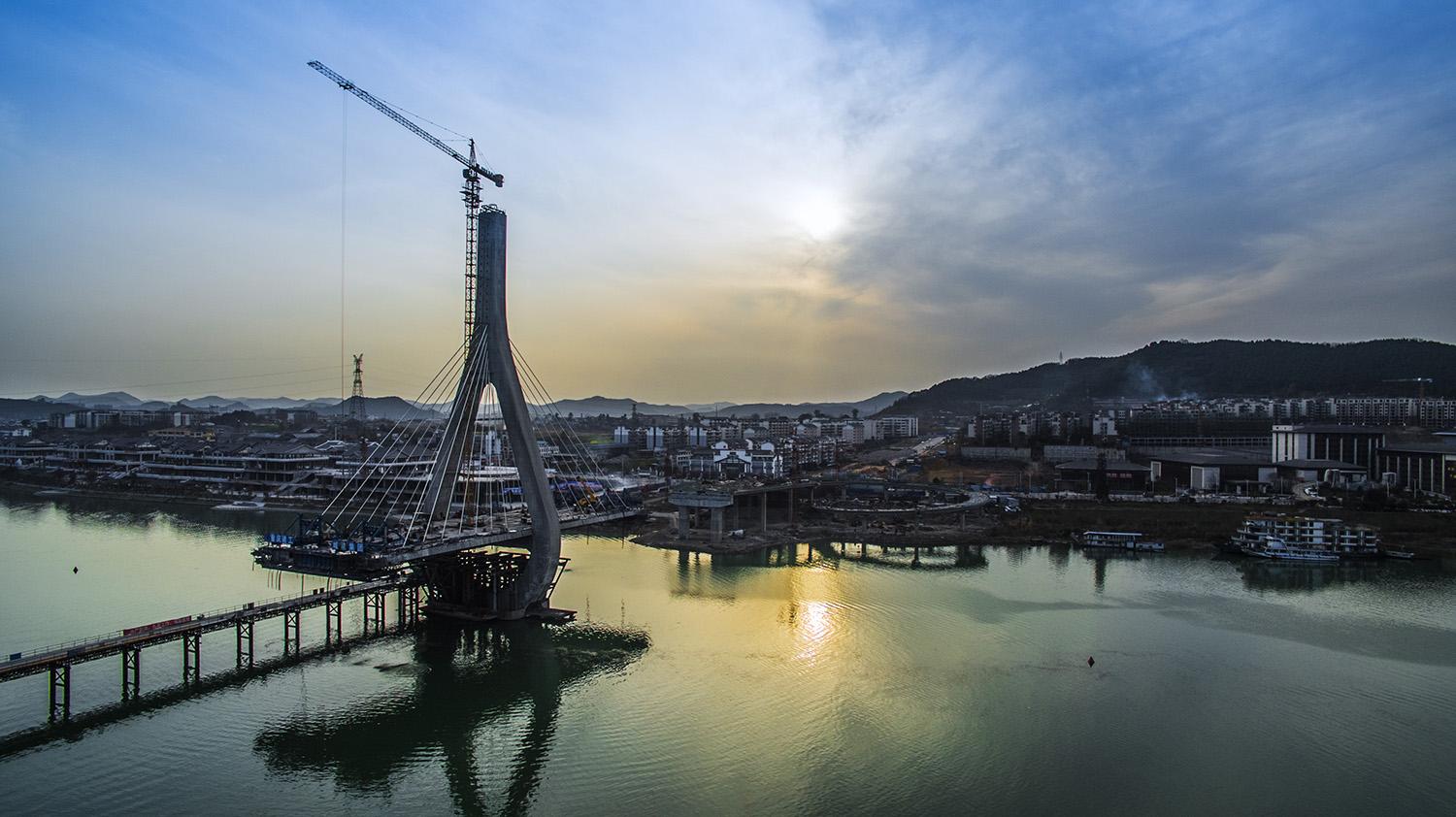 阆中四桥最新图片,桥上的友情与家的温馨展现