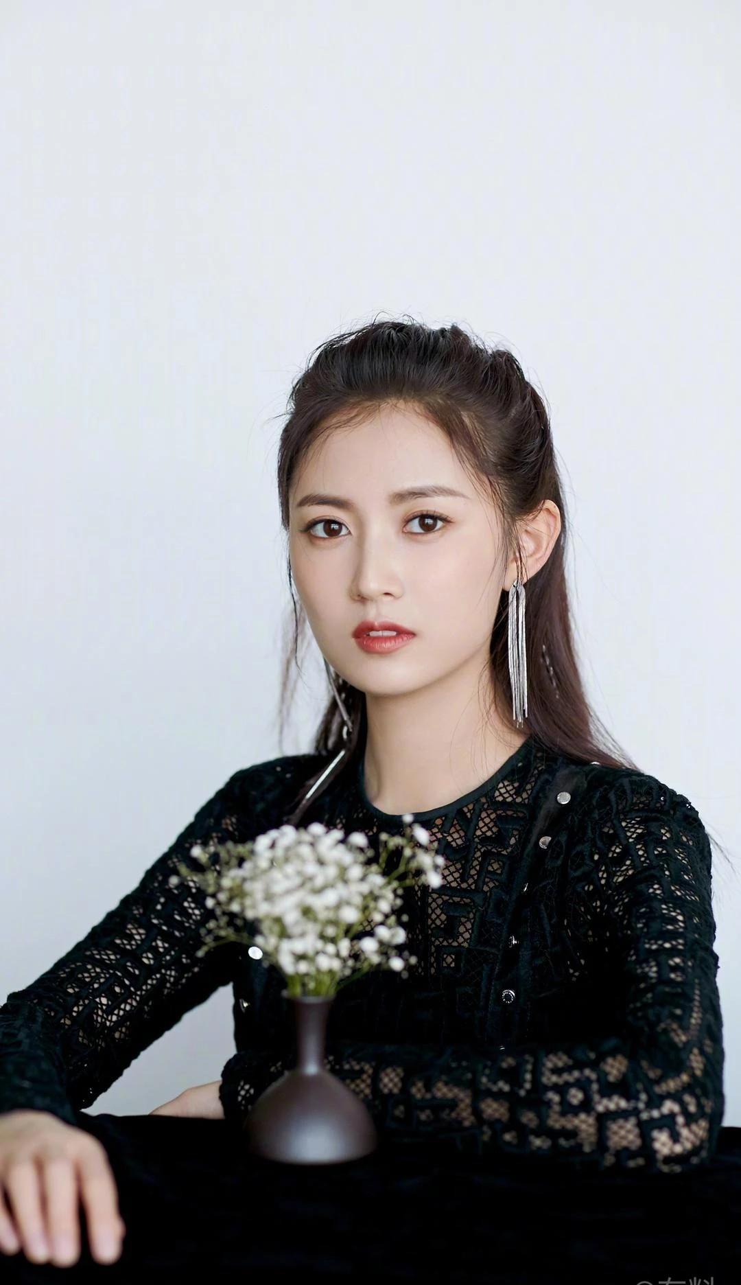 陈钰琪最新时尚照片，展现魅力与公众形象的风采