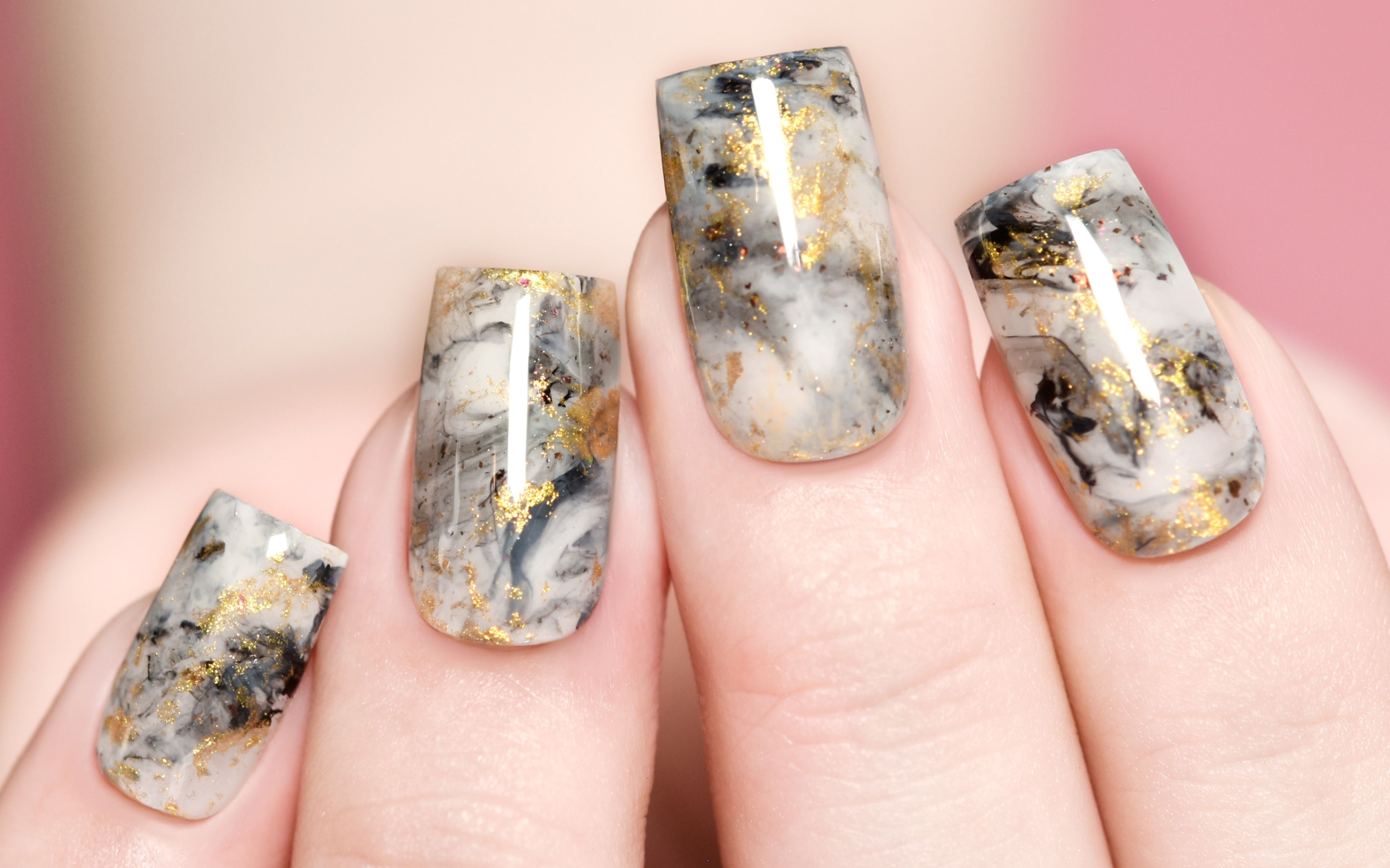探索小巷宝藏,独特大理石纹美甲新风尚
