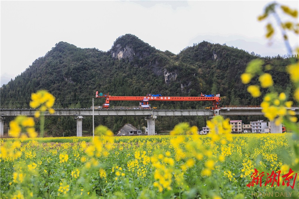 黔张常铁路最新进展,驶向自然,探寻内心宁静之旅