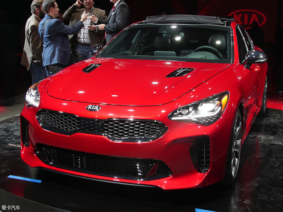 起亚Stinger最新动态,与自然美景的浪漫之旅揭秘