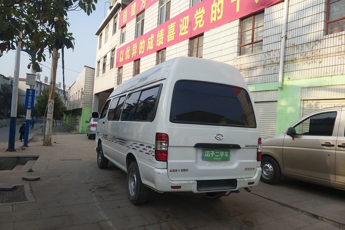 最新金龙金威柴油版,驶向成功的自信伙伴与成就感之源