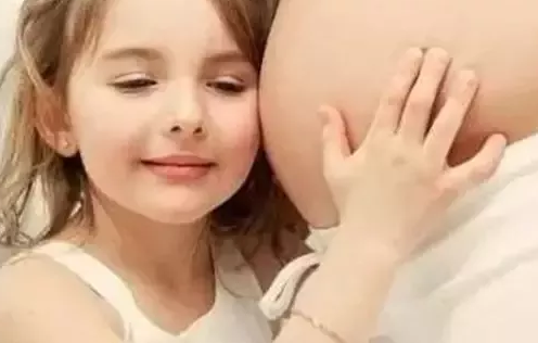 时代之光下的伟大母爱,最新来母亲的温馨颂歌