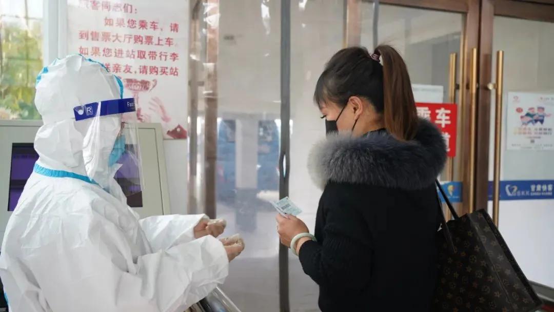 白银疫情最新动态,自然微笑与旅行魔法交织的抗疫之旅