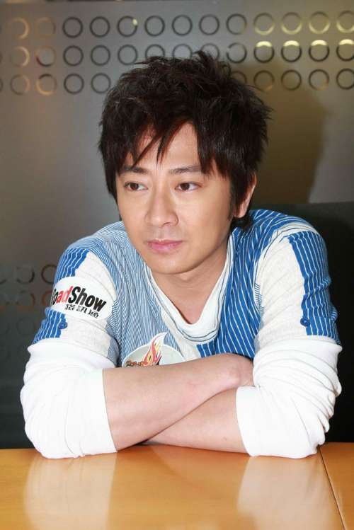 孙耀威最新视频,音乐与演技的完美融合亮相!