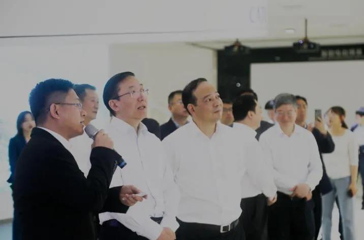 宜宾首富引领科技潮流，高科技产品重塑未来生活体验
