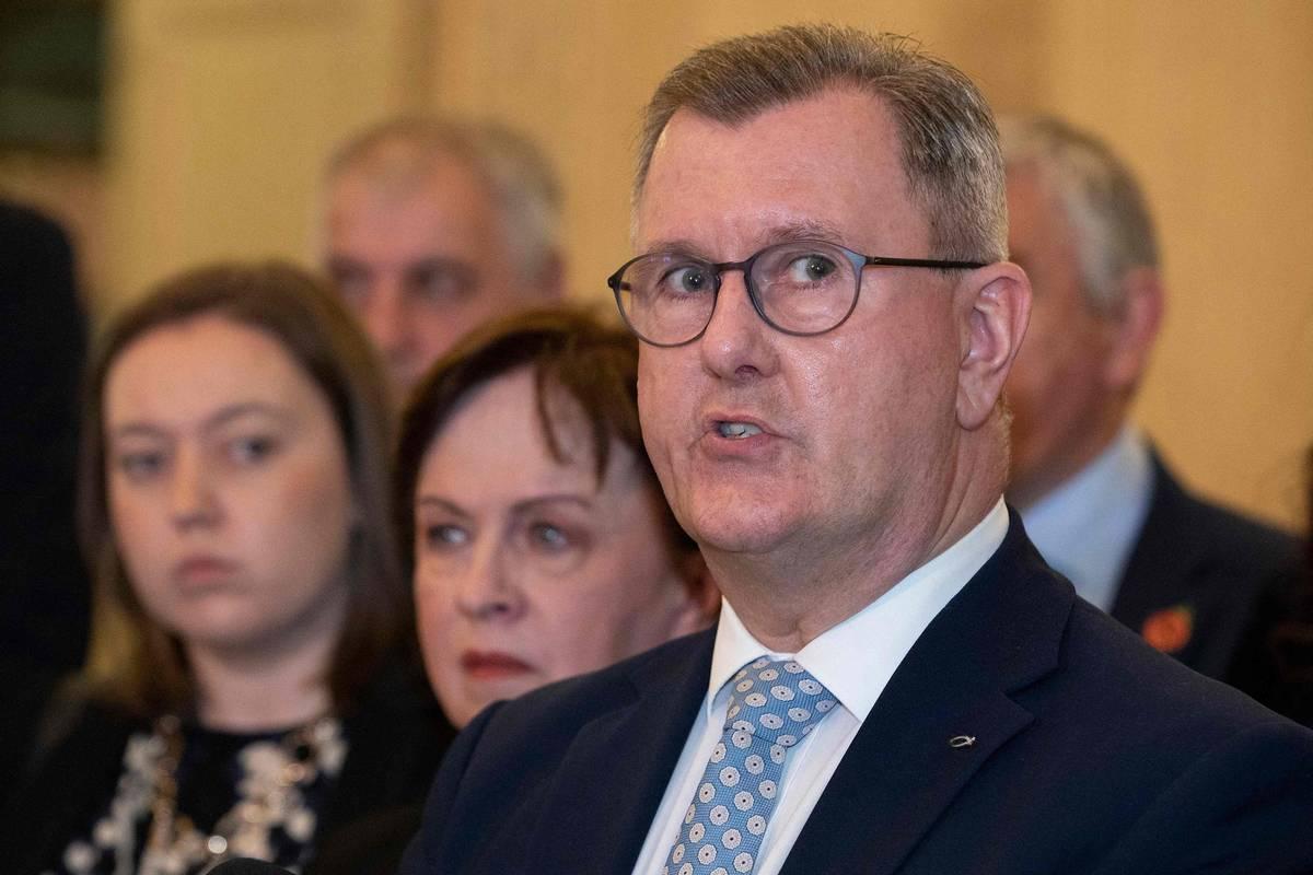 英国回国最新,英国回国最新,归途的欢笑与情感的纽带