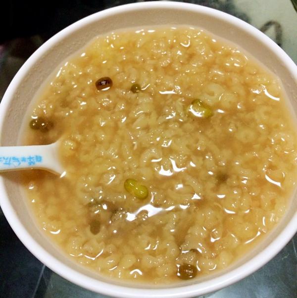 最新绿豆粥，一碗温情粥，暖心相伴