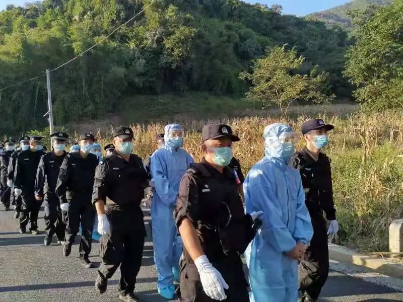 云南偷渡入境最新规定及自然美景探索，内心平静之旅