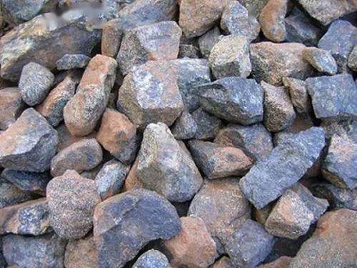 铁矿石最新动态,小巷深处的探秘之旅