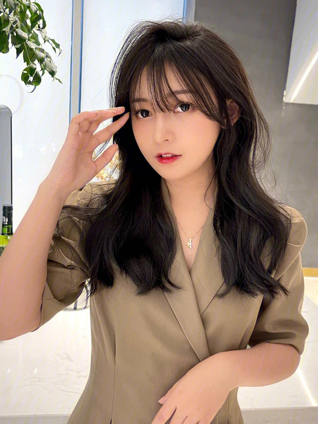 最新烫发女生中长发，详细步骤指南与造型建议
