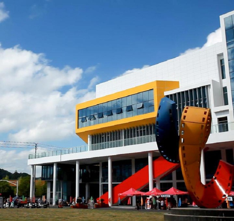 横店电影学院，小巷里的电影梦工厂与独特小店探秘
