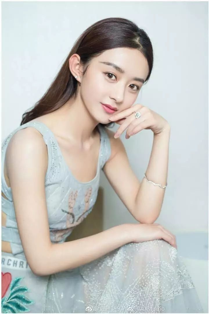 赵丽颖短发新照,自然美景中的心灵之旅之旅