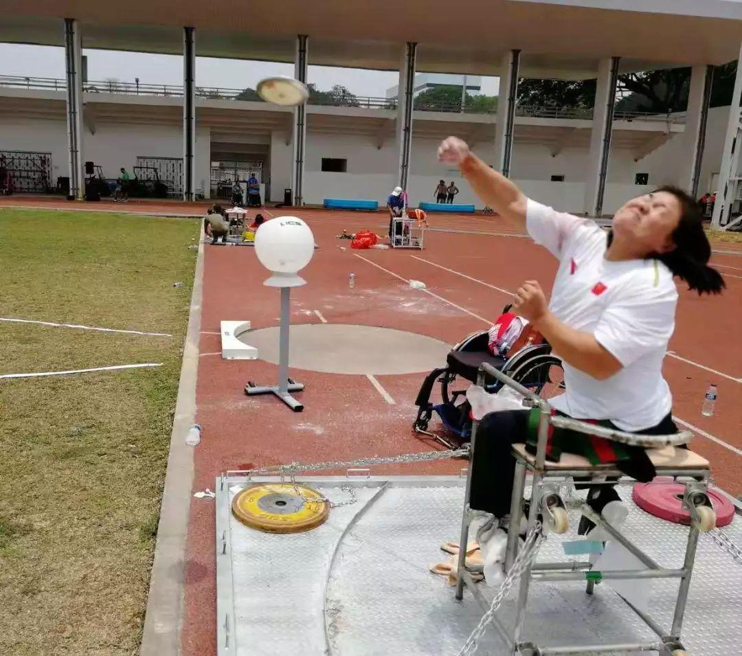铁饼比赛规则与友谊的日常温馨记录