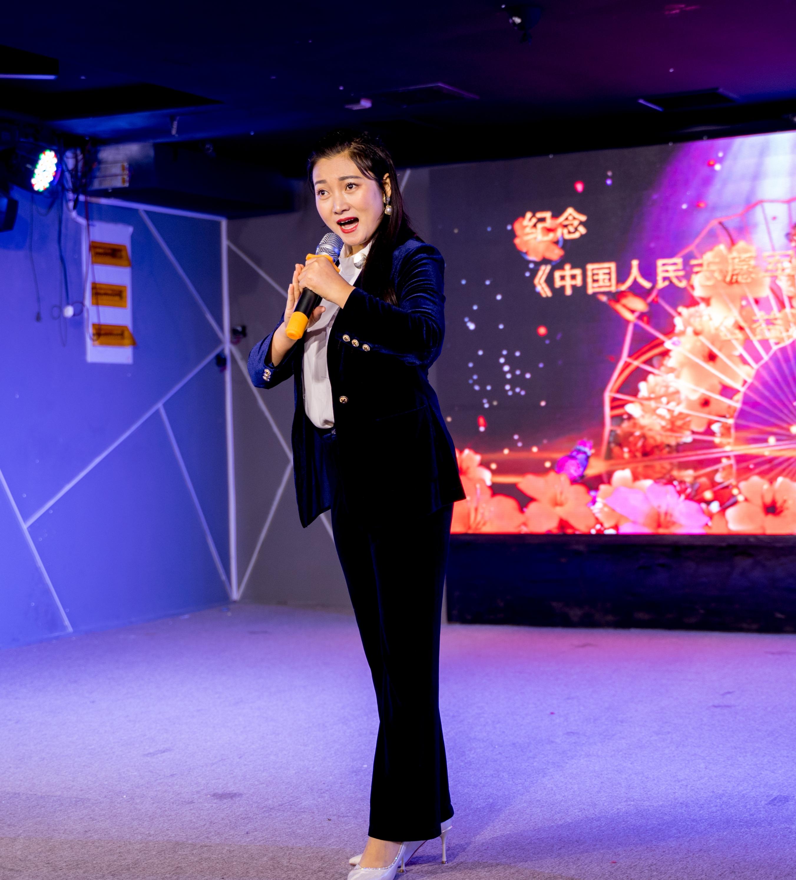 冯俊演员，舞台之外的小日常、真挚友情与职业生涯
