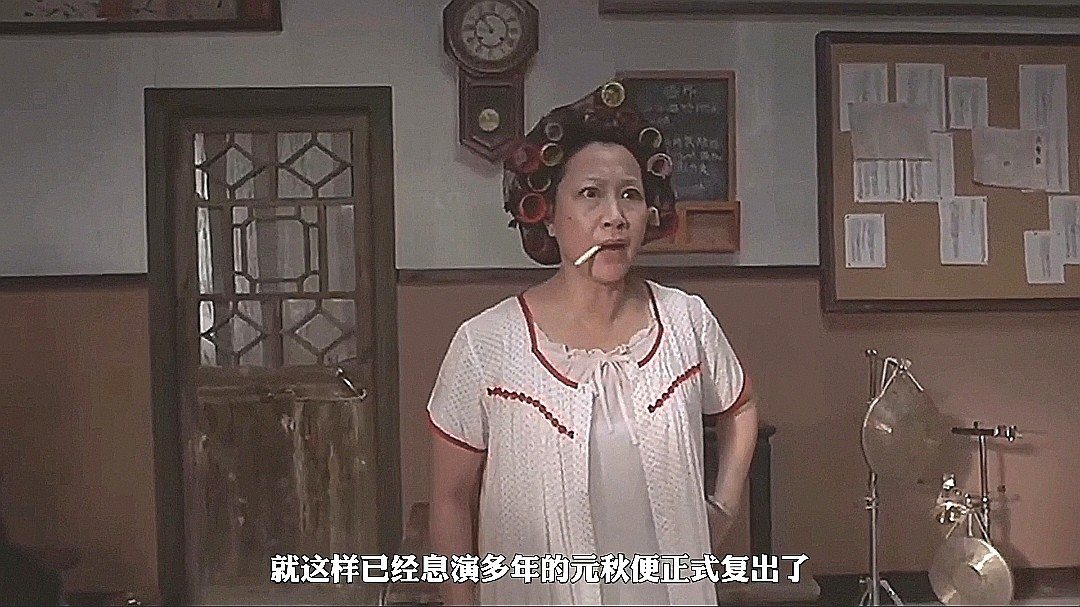 演员元菊与小巷的秘密舞台,探寻隐藏在小巷中的特色演艺小店