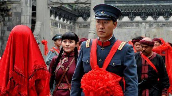 虎刺红演员,舞台英雄与生活中的温暖伙伴