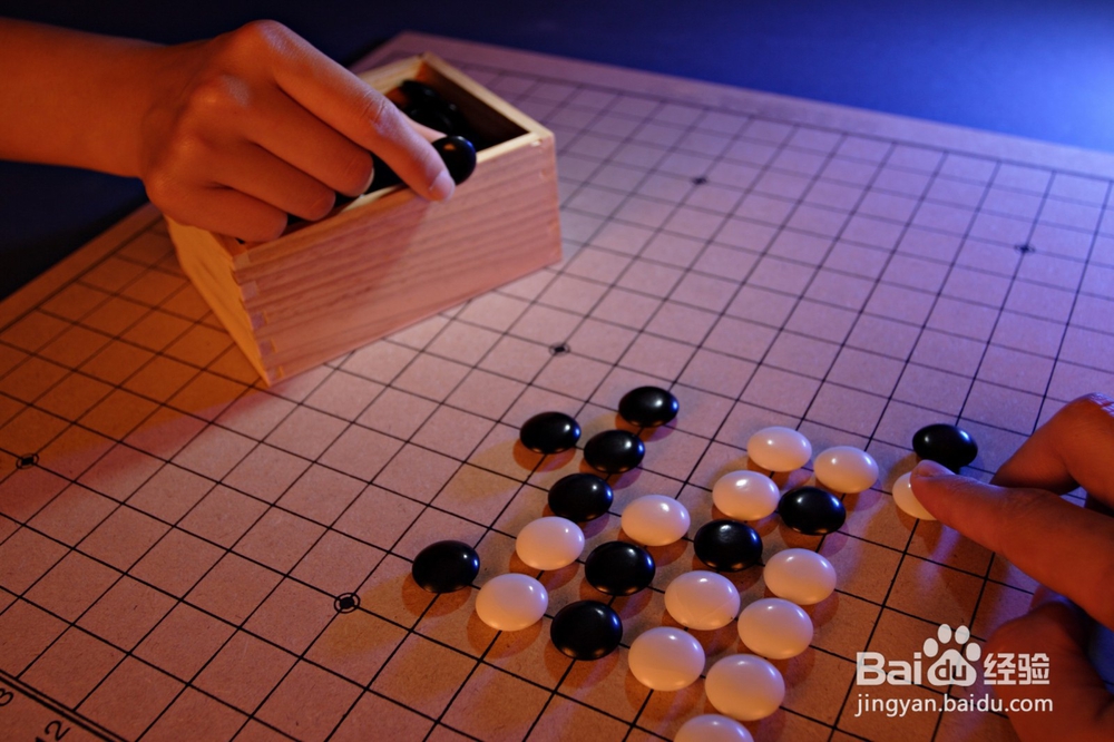 围棋比赛方法与棋逢对手间的温馨对决故事