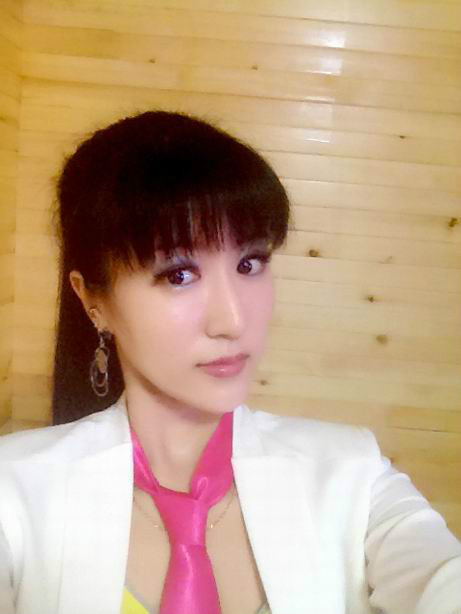 金子晴演员的心灵与自然的完美之旅