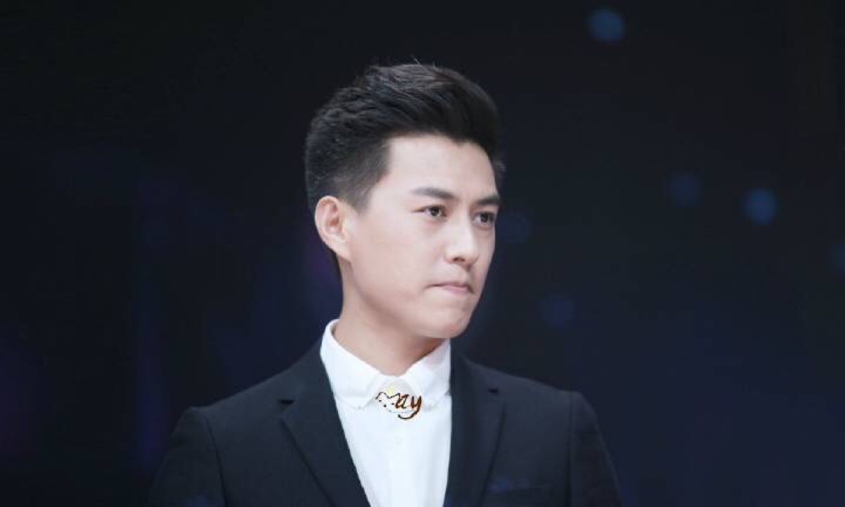 靳东最新视频访谈揭秘小巷特色小店故事，独特风味与惊喜之旅