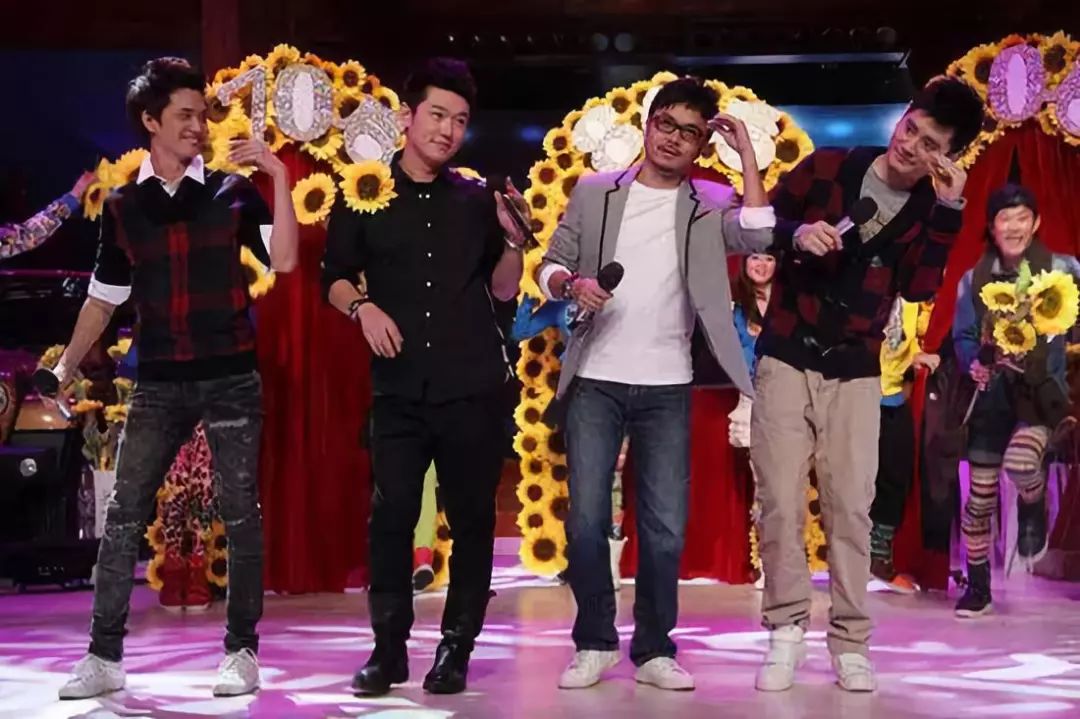 天天向上最新一期老友重逢,嘉宾阵容揭秘与温馨日常